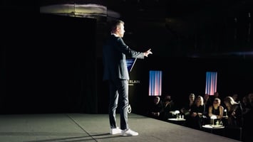 ¿Por qué recurrir a un mago para una entrega de premios en París?